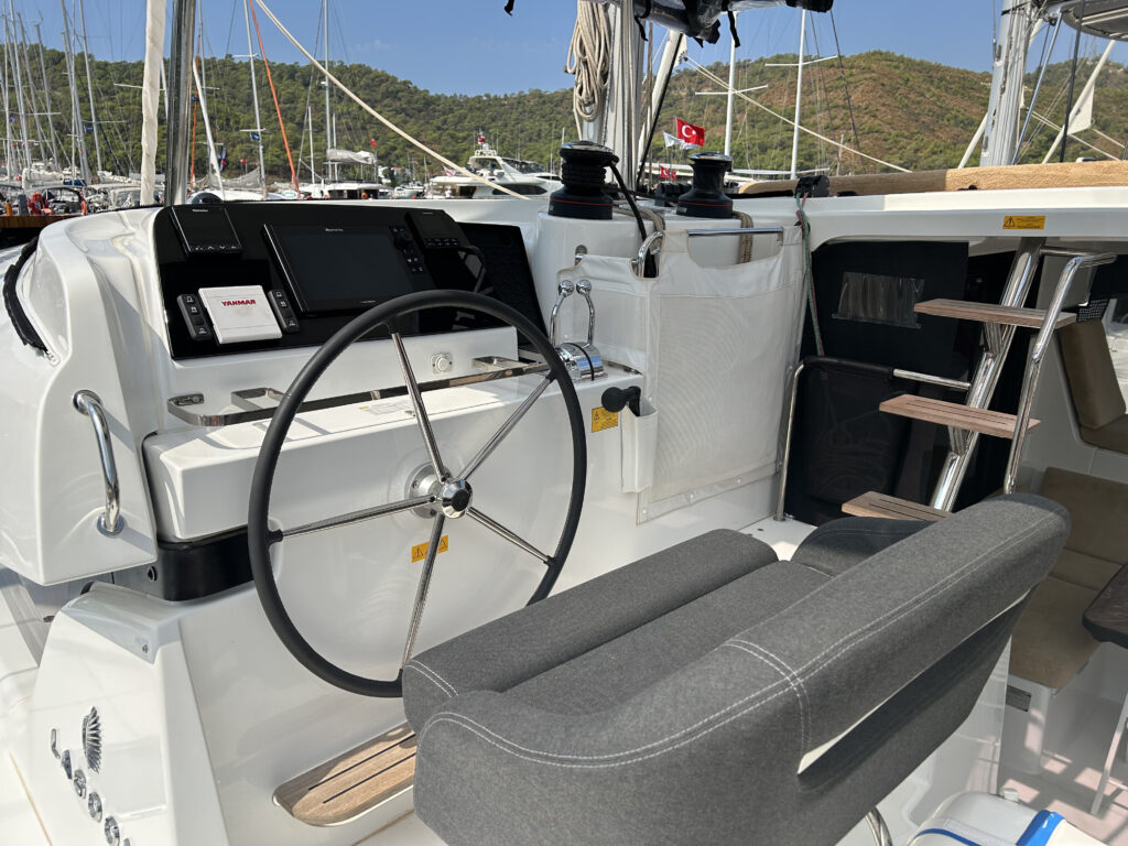 Yacht Image 12