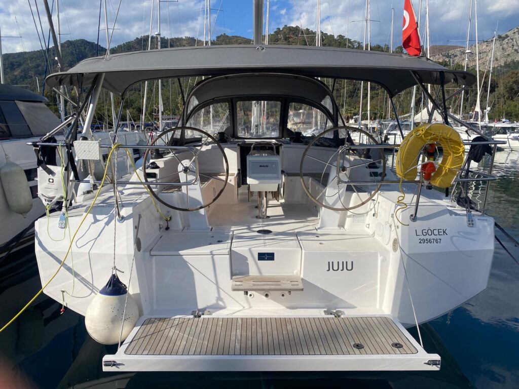Yacht Image 12