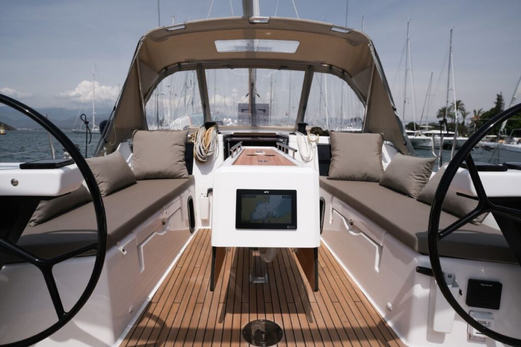 Yacht Image 9