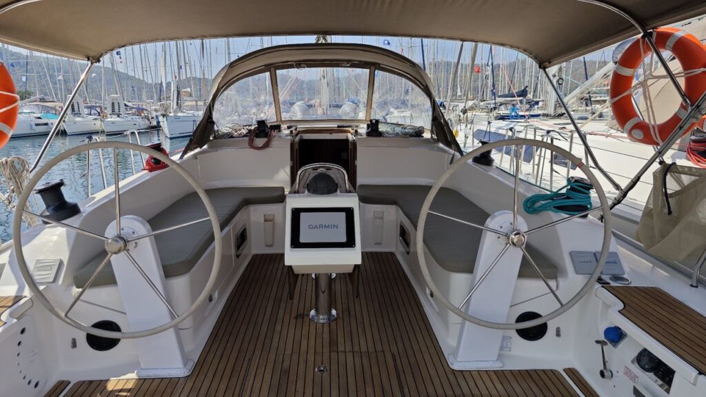 Yacht Image 11