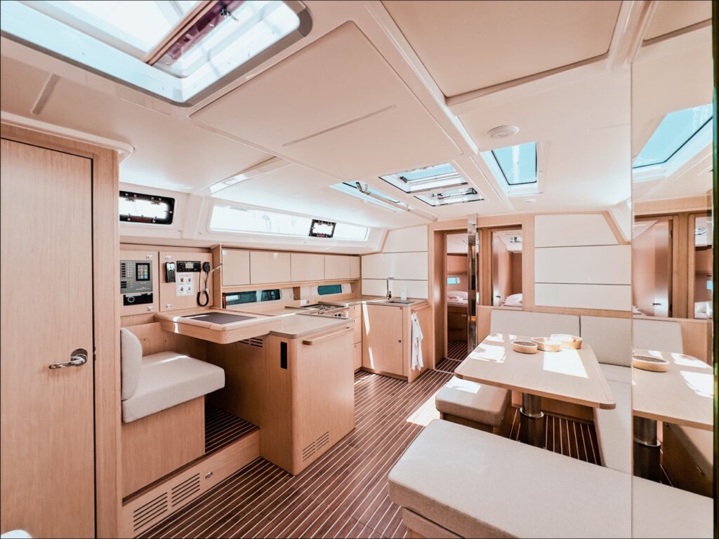 Yacht Image 11