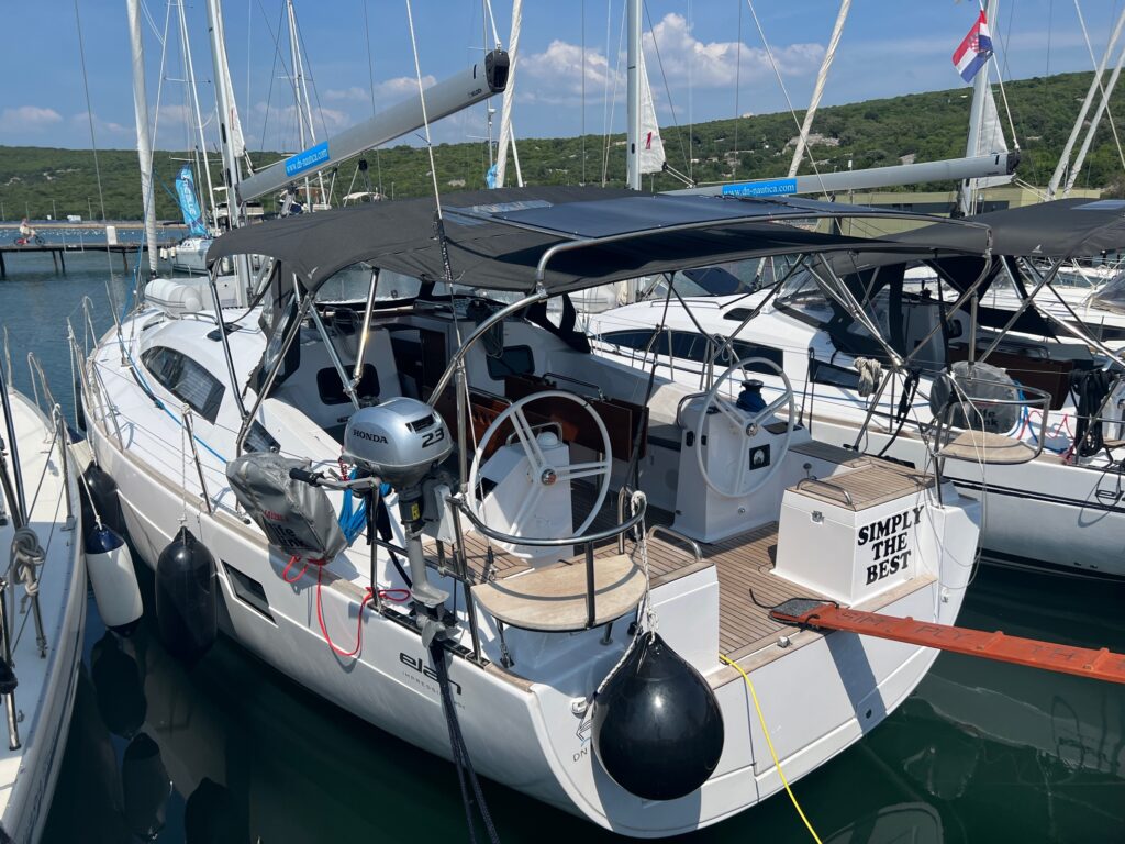 Yacht Image 12
