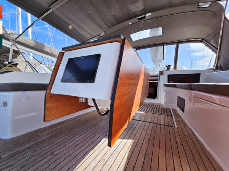 Yacht Image 9
