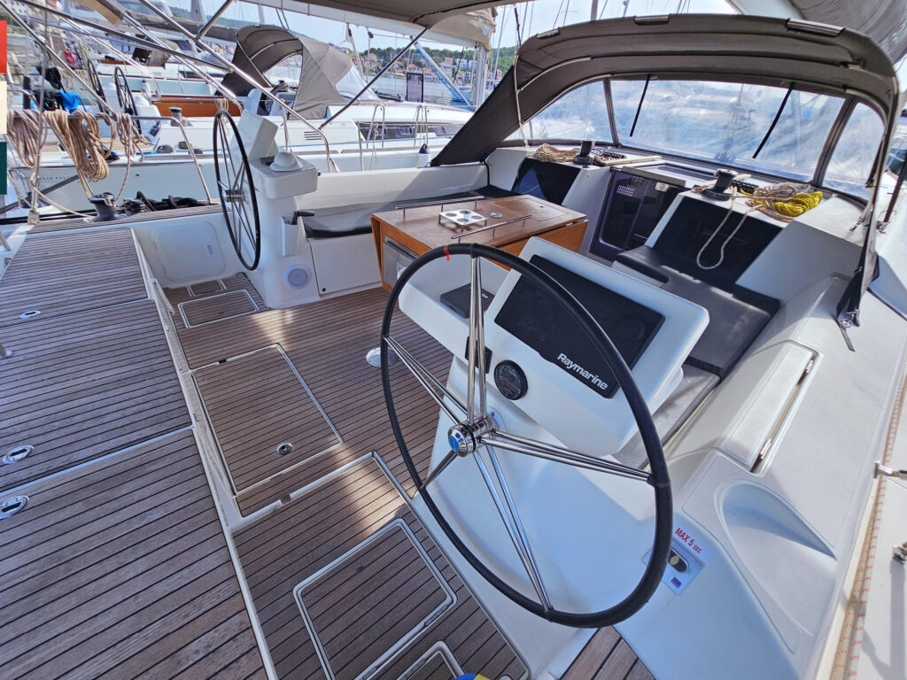 Yacht Image 10
