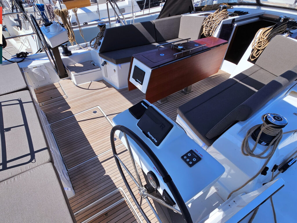 Yacht Image 13