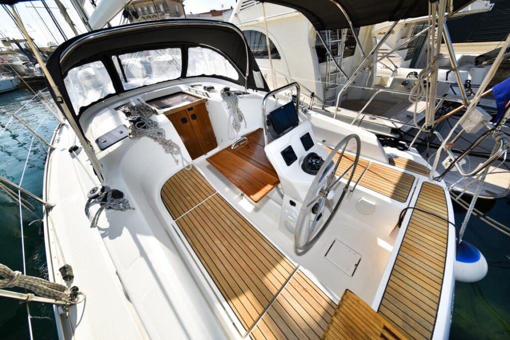 Yacht Image 9