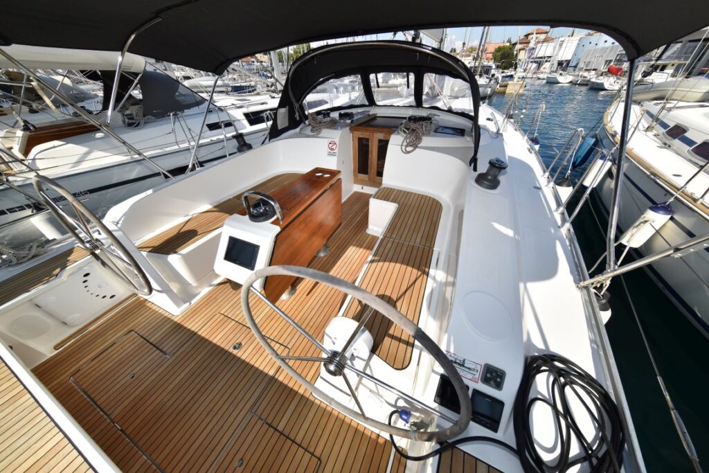 Yacht Image 12