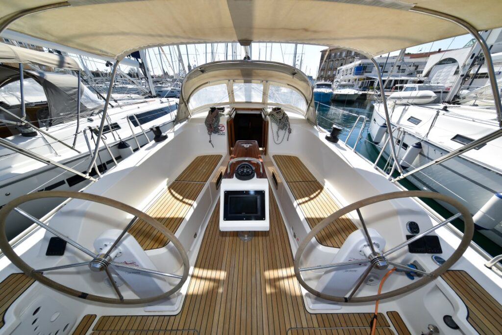 Yacht Image 8