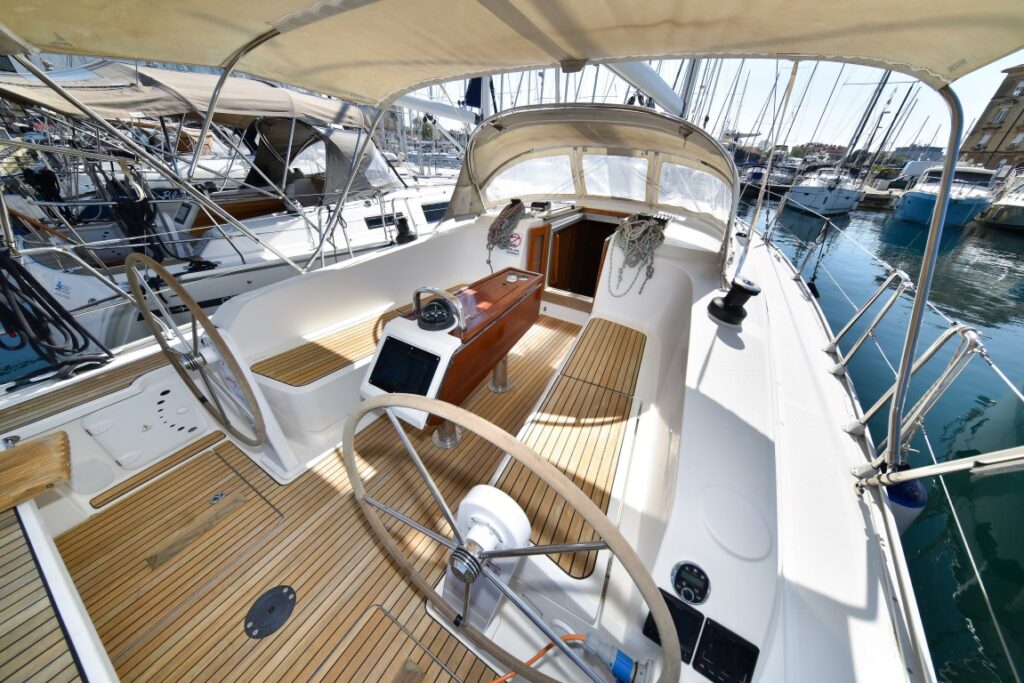 Yacht Image 9