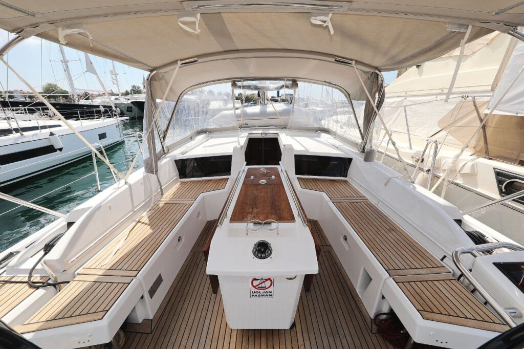 Yacht Image 9