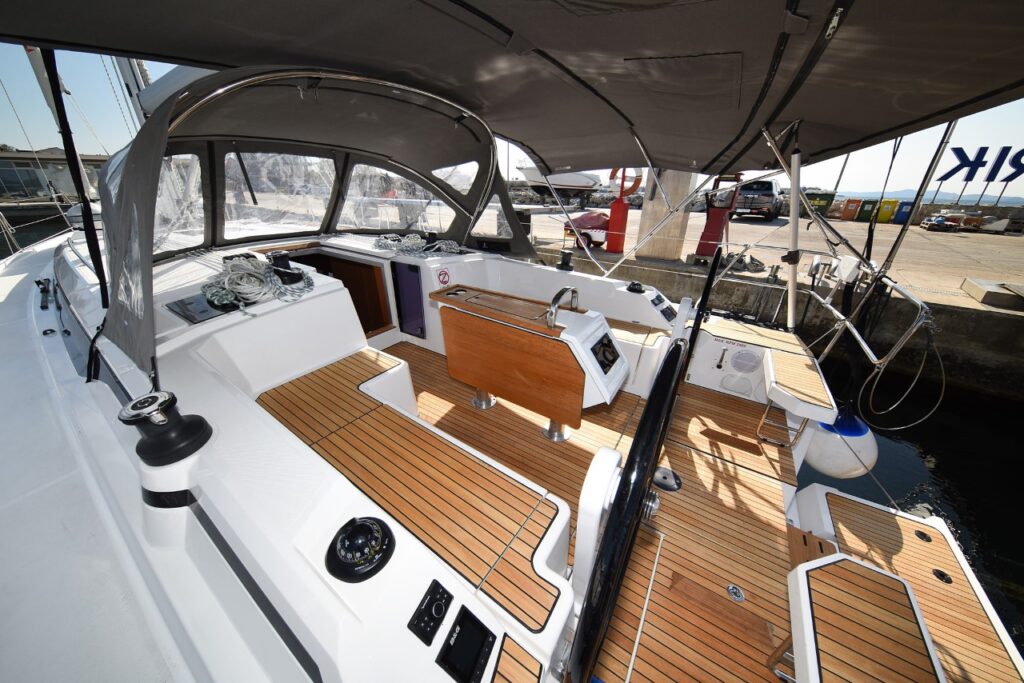 Yacht Image 14