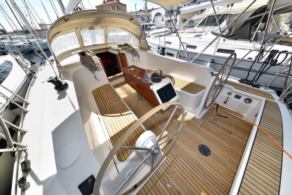 Yacht Image 11
