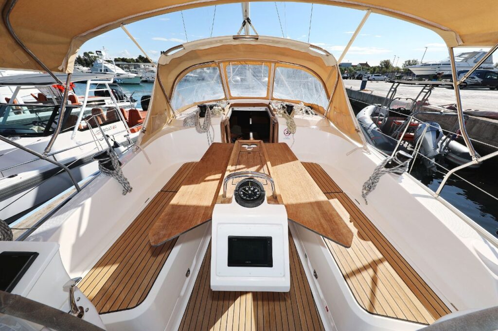 Yacht Image 9