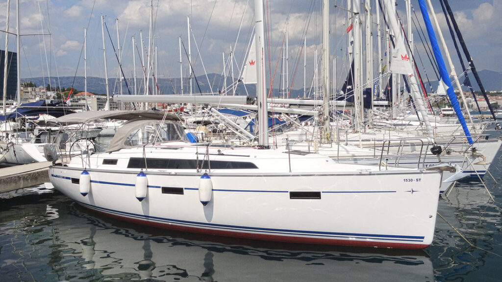 Yacht Image 9