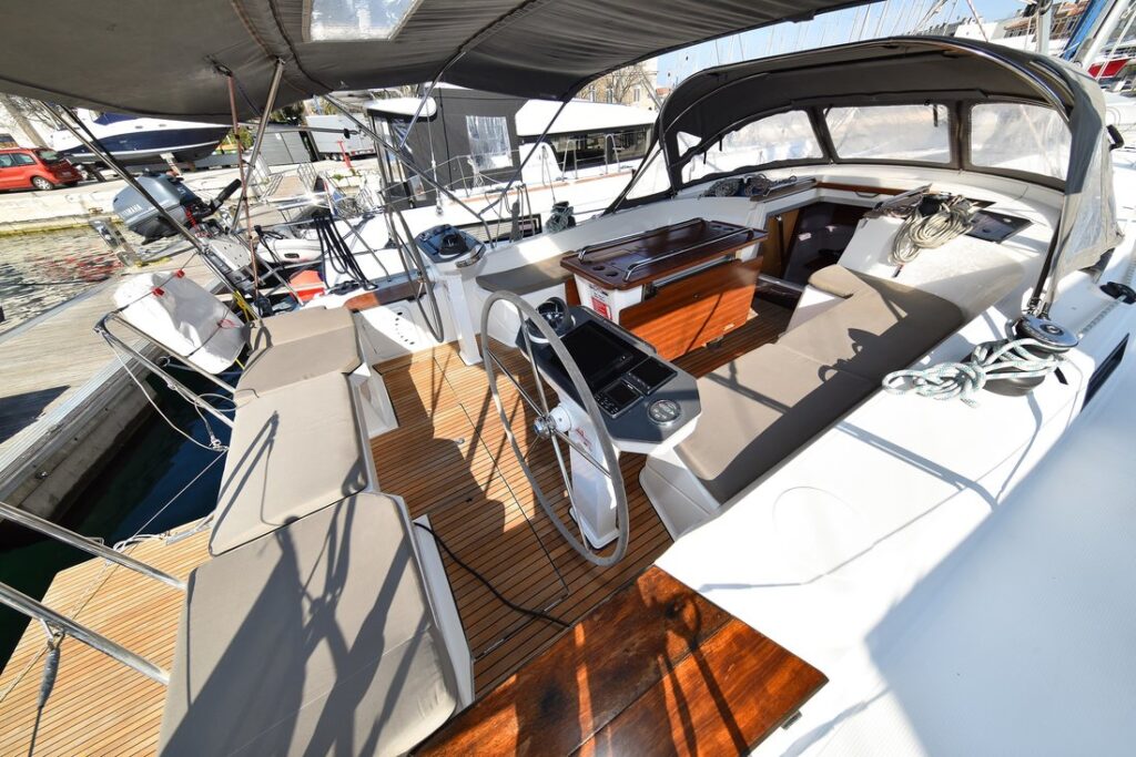 Yacht Image 10