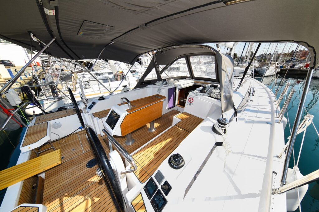 Yacht Image 12