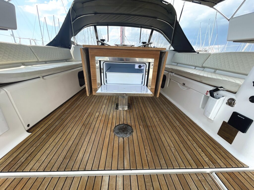 Yacht Image 11