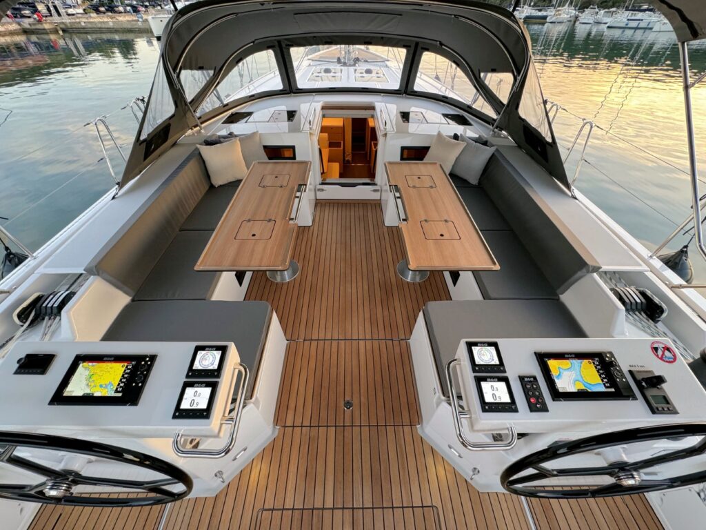 Yacht Image 12