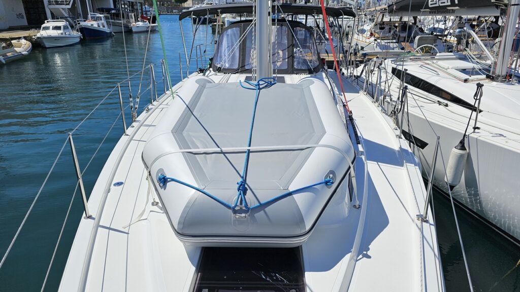 Yacht Image 12