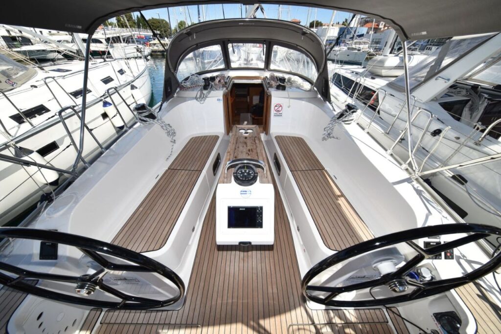 Yacht Image 11