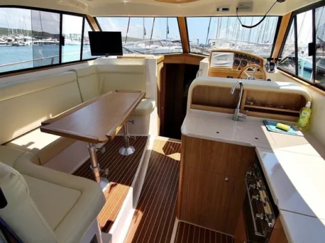 Yacht Image 9