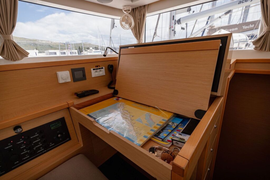 Yacht Image 24