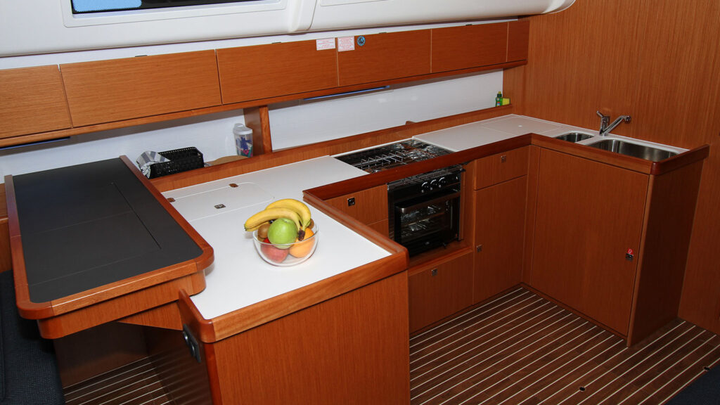 Yacht Image 12