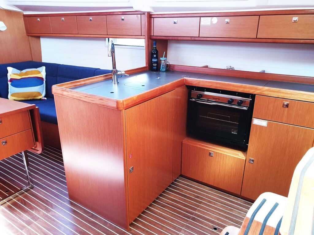 Yacht Image 13