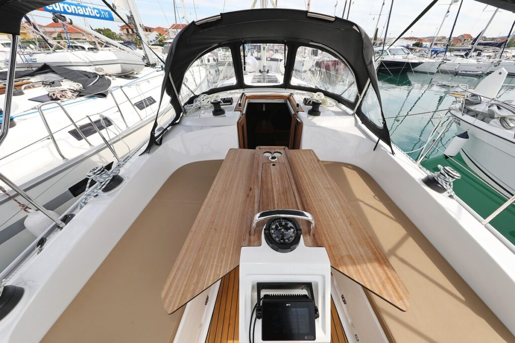 Yacht Image 6