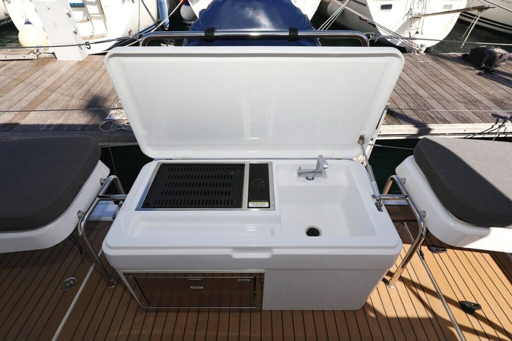 Yacht Image 10