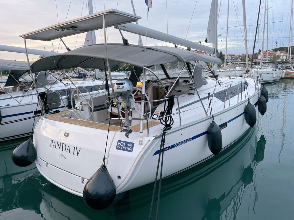 Yacht Image 9