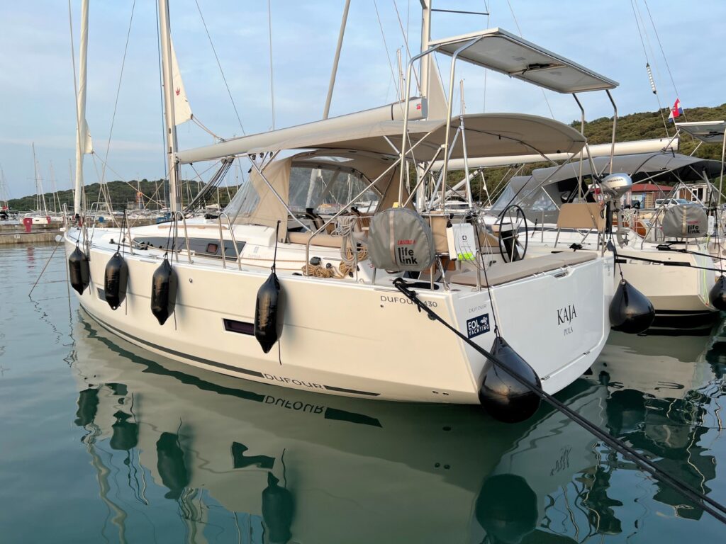 Yacht Image 9