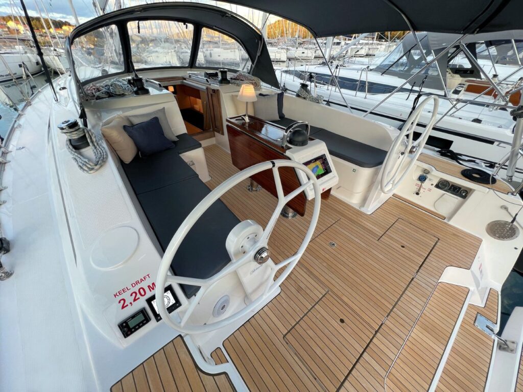 Yacht Image 10