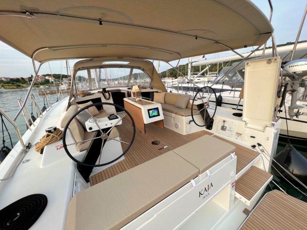 Yacht Image 10