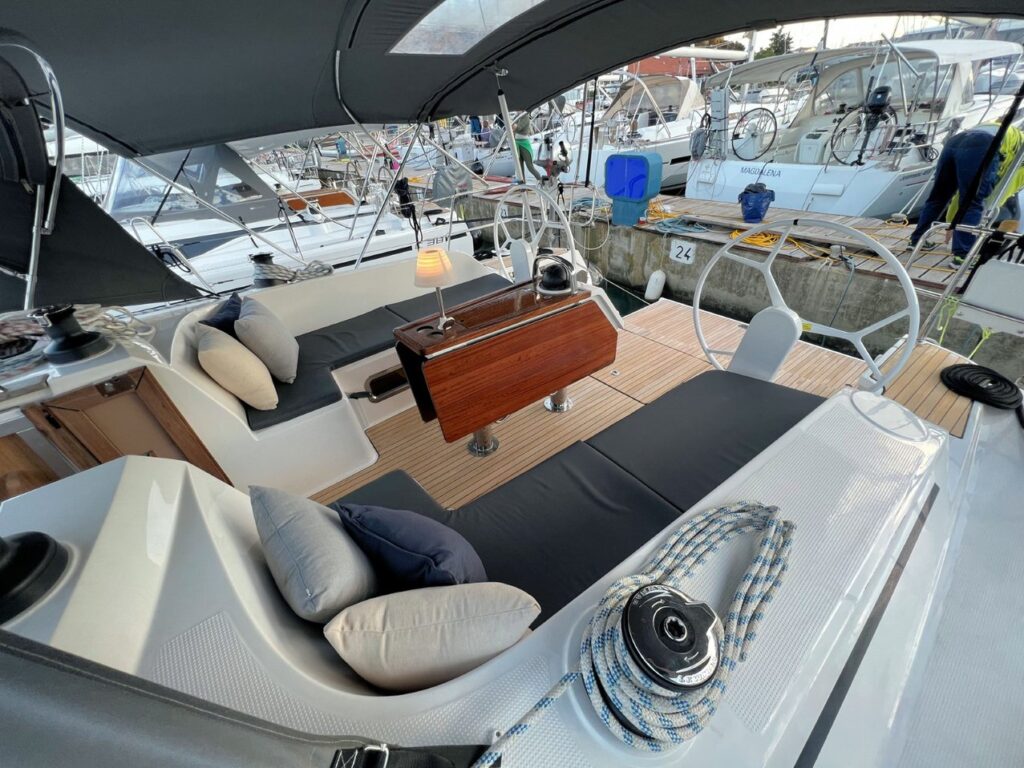 Yacht Image 11
