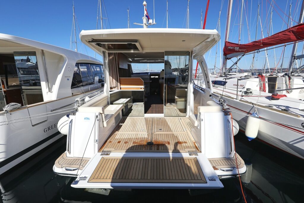 Yacht Image 6