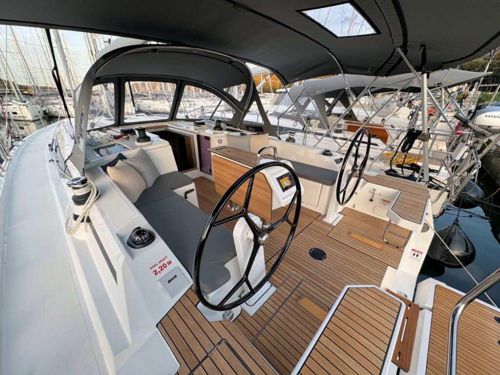 Yacht Image 11