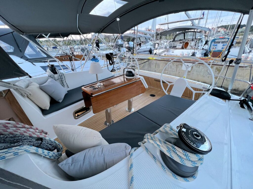 Yacht Image 11