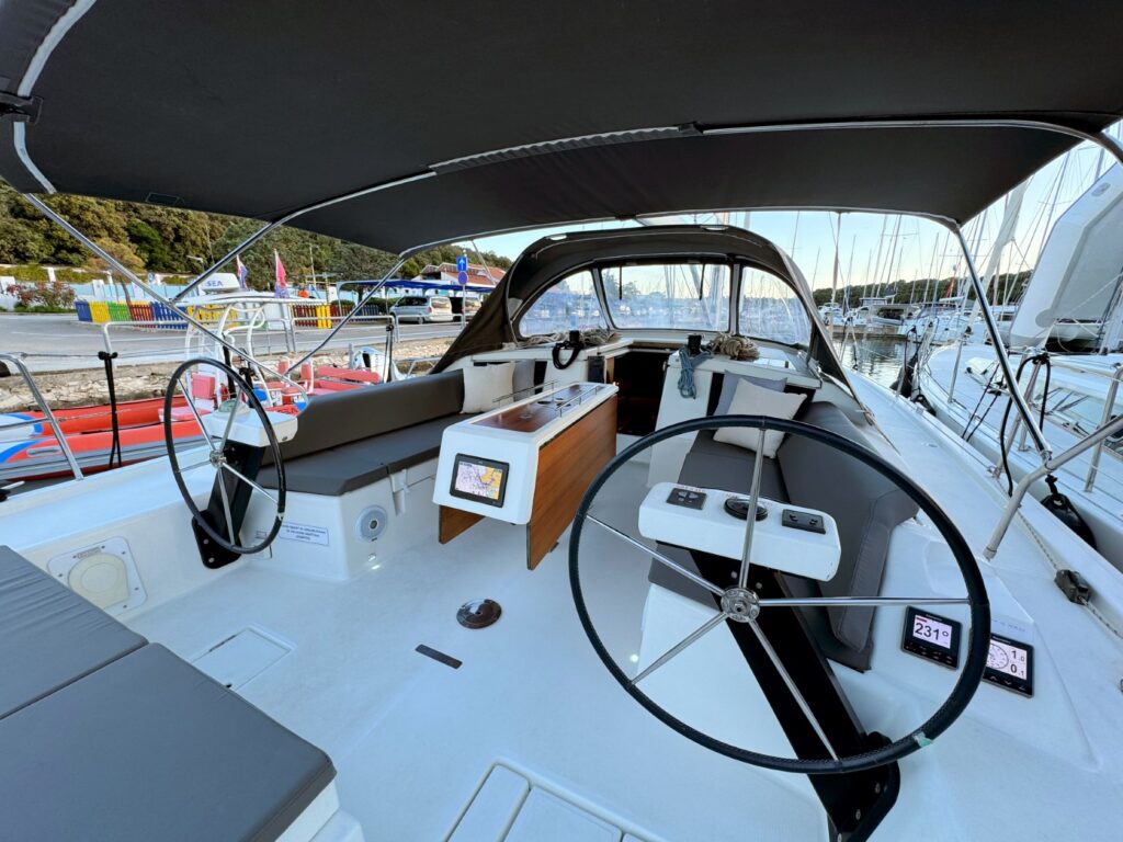 Yacht Image 12