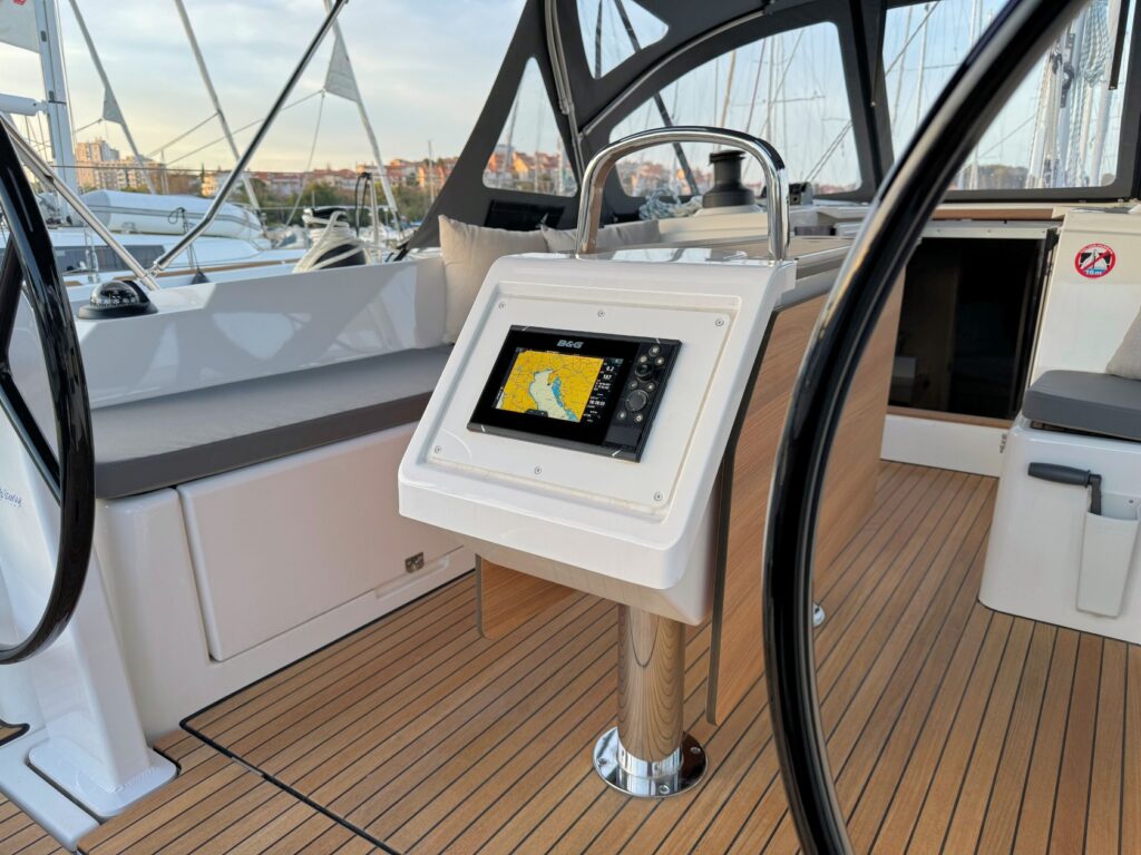 Yacht Image 13