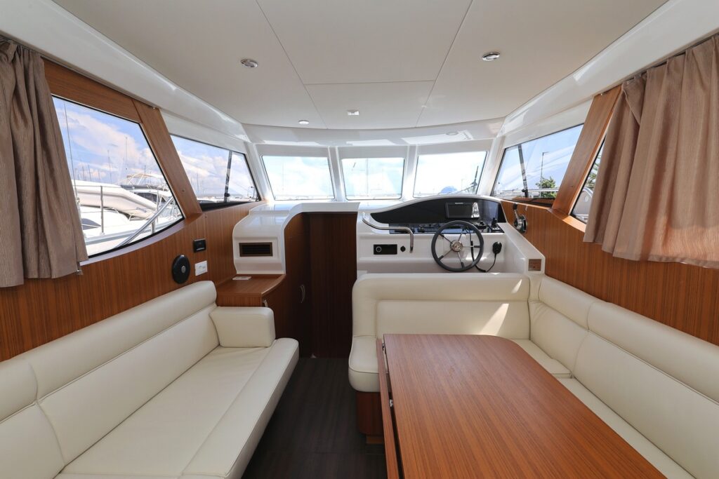 Yacht Image 11