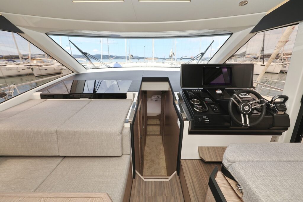 Yacht Image 12