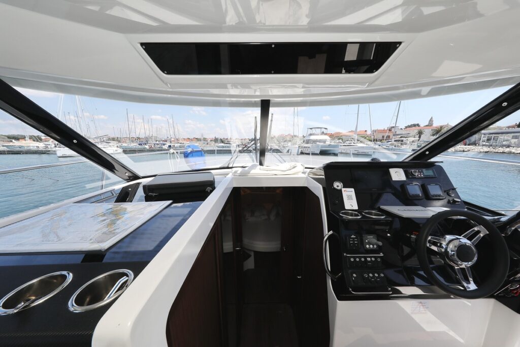 Yacht Image 14