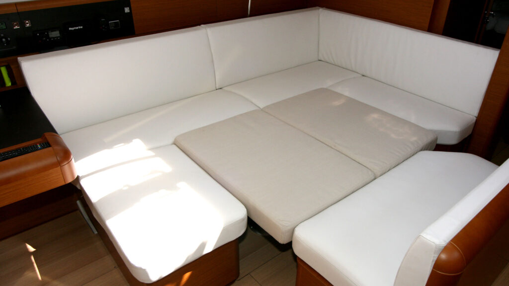 Yacht Image 12