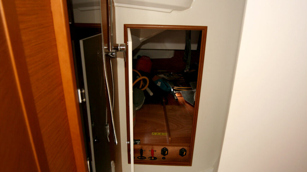 Yacht Image 11