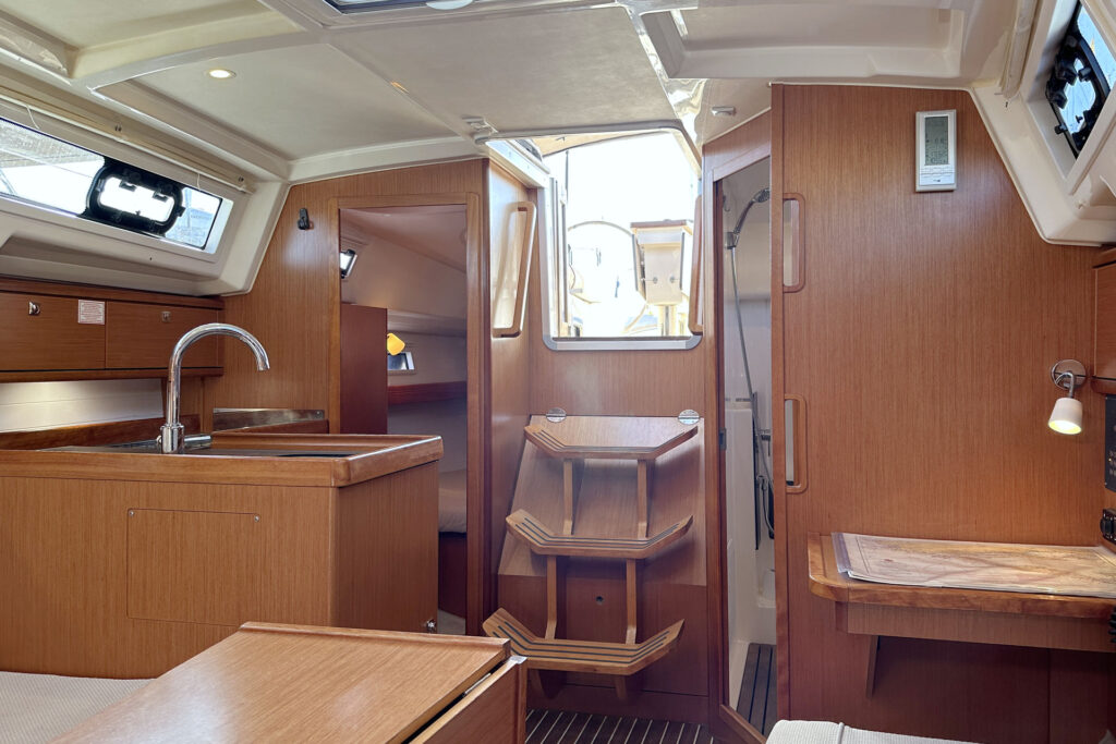 Yacht Image 12