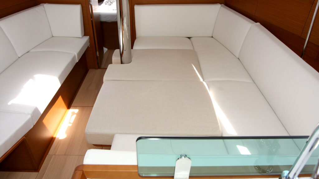 Yacht Image 12