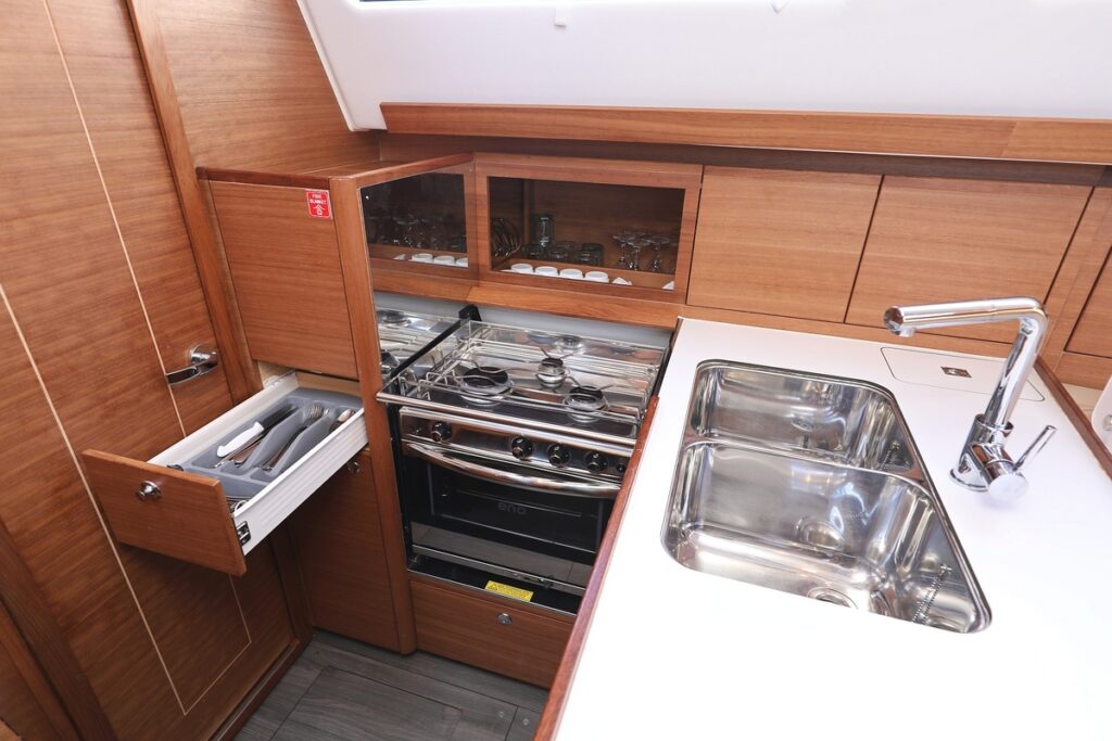 Yacht Image 11