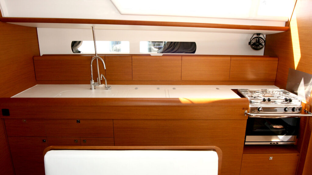 Yacht Image 12