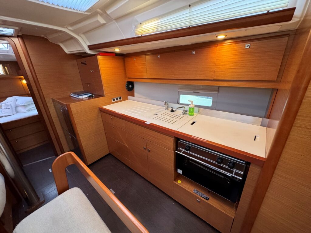 Yacht Image 30